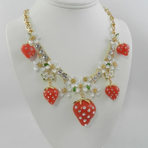 NWT Betsey Johnson Strawberry Lilly Floral Red Frontal Necklace charm - Picture 2 of 4
